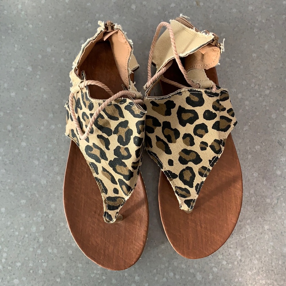 New without box cheetah sandals size 37 fits a size 6